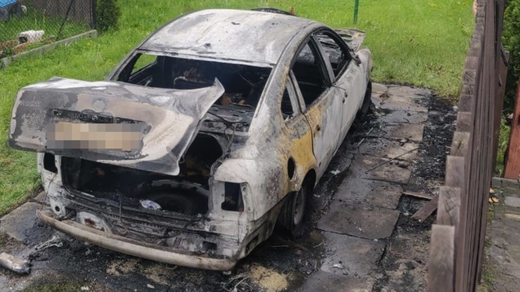 Wieliczka. 30-latka spaliła samochód konkubenta, a potem chciała go zabić