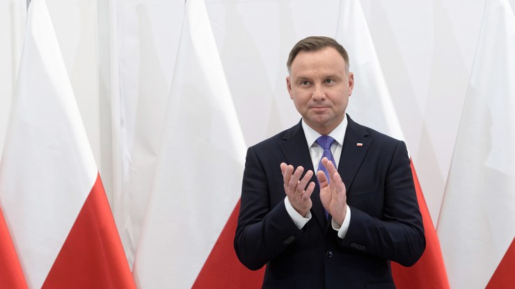 Polacy lepiej ocenili prezydenta niż premiera. Powiedzieli też, co sądzą o działaniach rządu