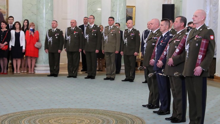 Prezydent wręczył cztery nominacje na pierwszy stopień generalski w wojsku