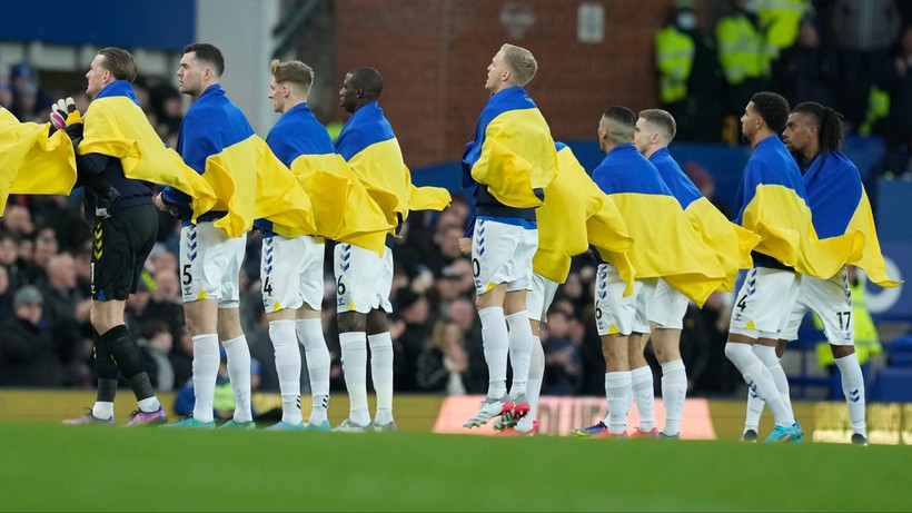 Premier League: Kapitanowie wszystkich drużyn założą niebiesko-żółte opaski