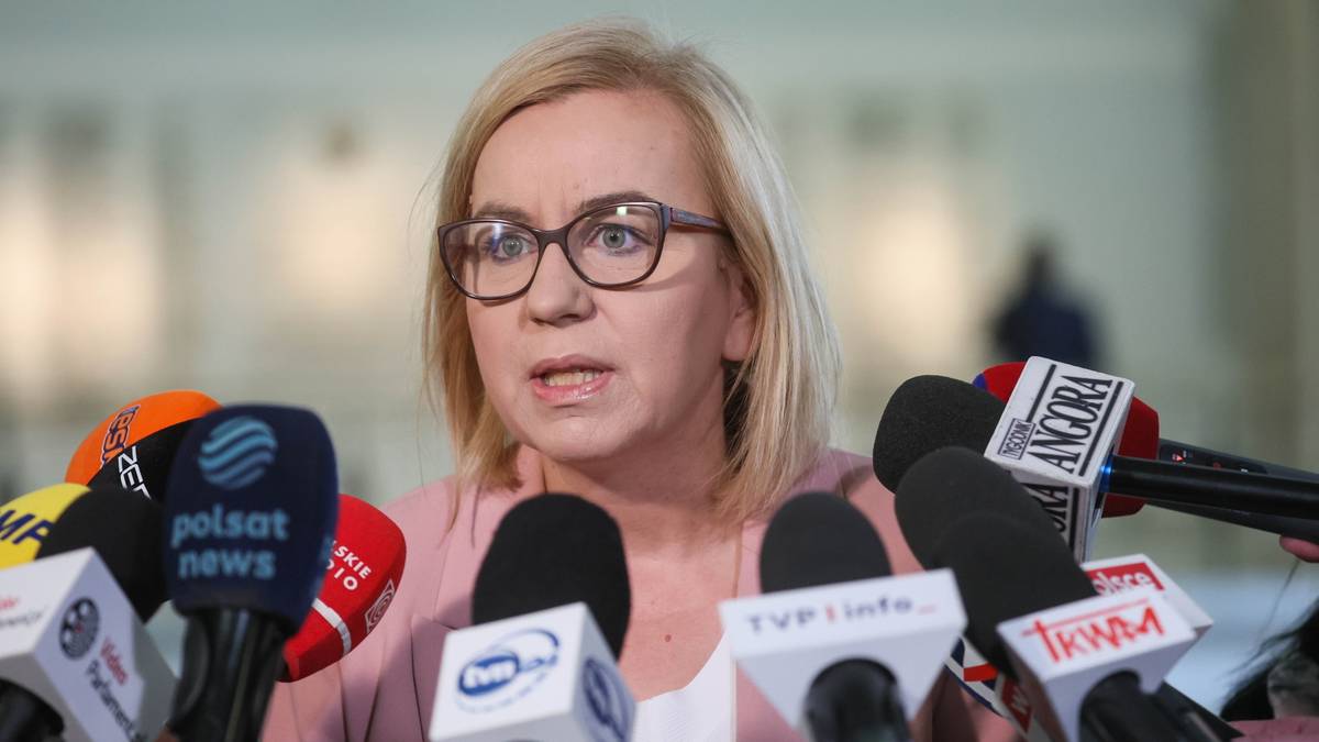 "Ludzie nie chcą Hennig-Kloski". Poseł wprost o usunięciu minister