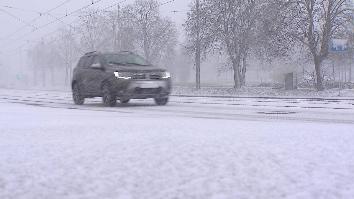 W części kraju sypnie śniegiem. Alerty IMGW