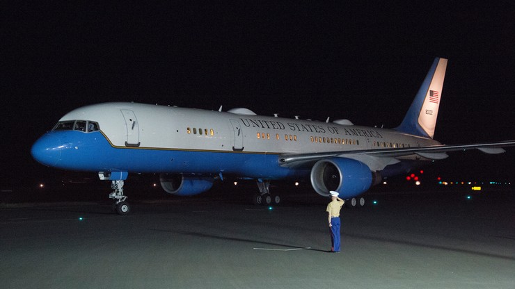 Samolot z wiceprezydentem USA zawrócił na lotnisko. Powodem zderzenie z ptakiem