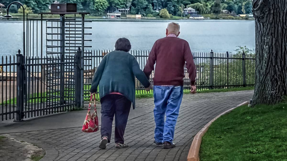 Seniorów omijają te zniżki i ulgi. Nie wiedzą, że wystarczy jeden dokument