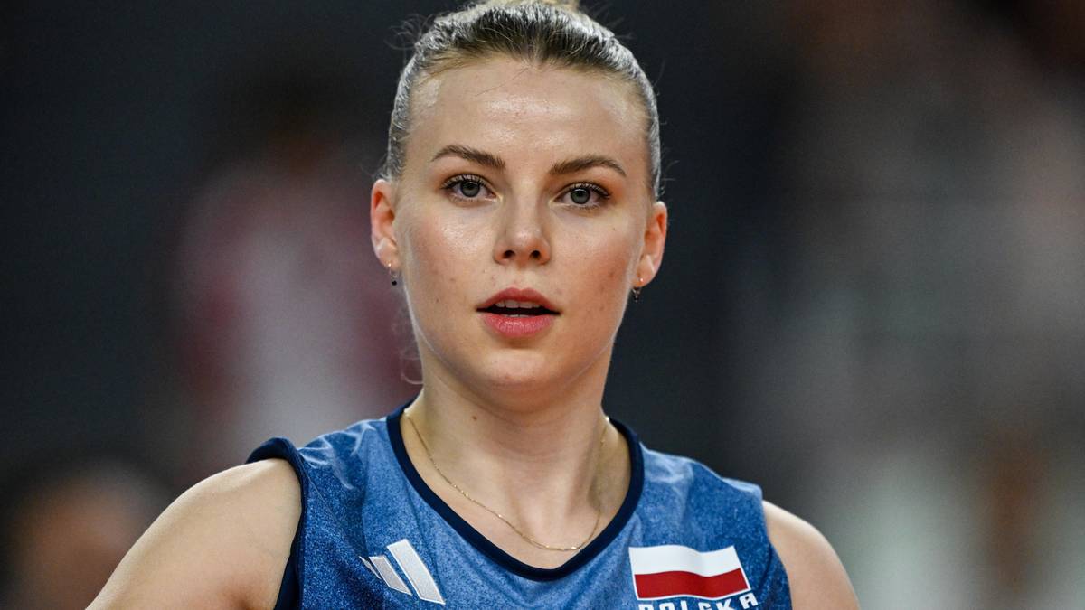 Portret siatkarki Aleksandry Szczygłowskiej w niebieskim stroju sportowym.