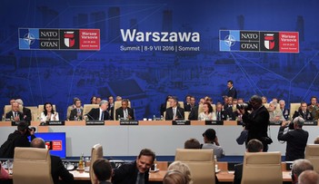 "Bezprecedensowy pokaz siły". "Le Soir" o szczycie w Warszawie