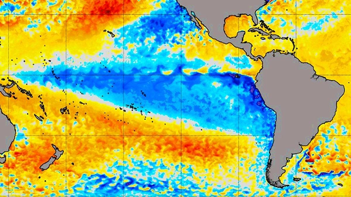 Anomalie temperatury wody w światowych oceanach na początku maja. Na niebiesko strefa występowania La Niña. Fot. NOAA.