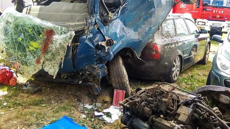 Nietypowy wypadek pod Wrocławiem. Z auta wypadł silnik i kierowca