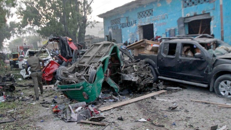Eksplozja dwóch samochodów w Mogadiszu. Co najmniej 23 zabitych
