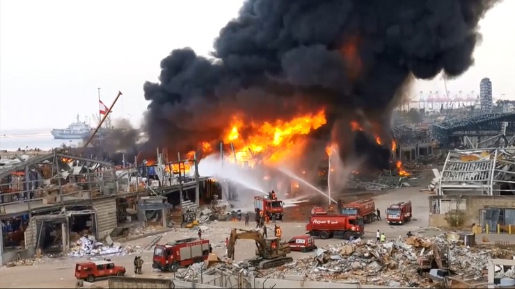 Liban: płonie port w Bejrucie. Miesiąc temu doszło tam do gigantycznej eksplozji
