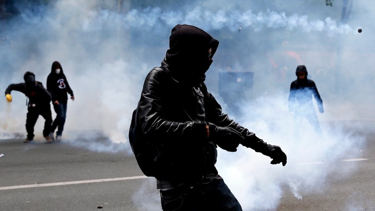 Premier Francji wzywa związkowców do zakończenia protestów