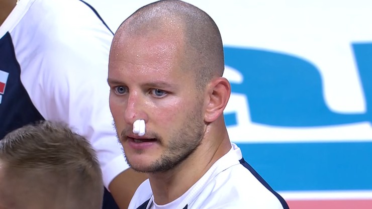 Bartosz Kurek zalał się krwią podczas meczu Polska - Francja (WIDEO)