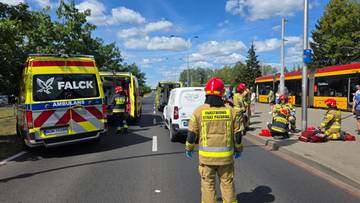 Samochód wjechał w pieszych. Dramatyczny wypadek w Warszawie