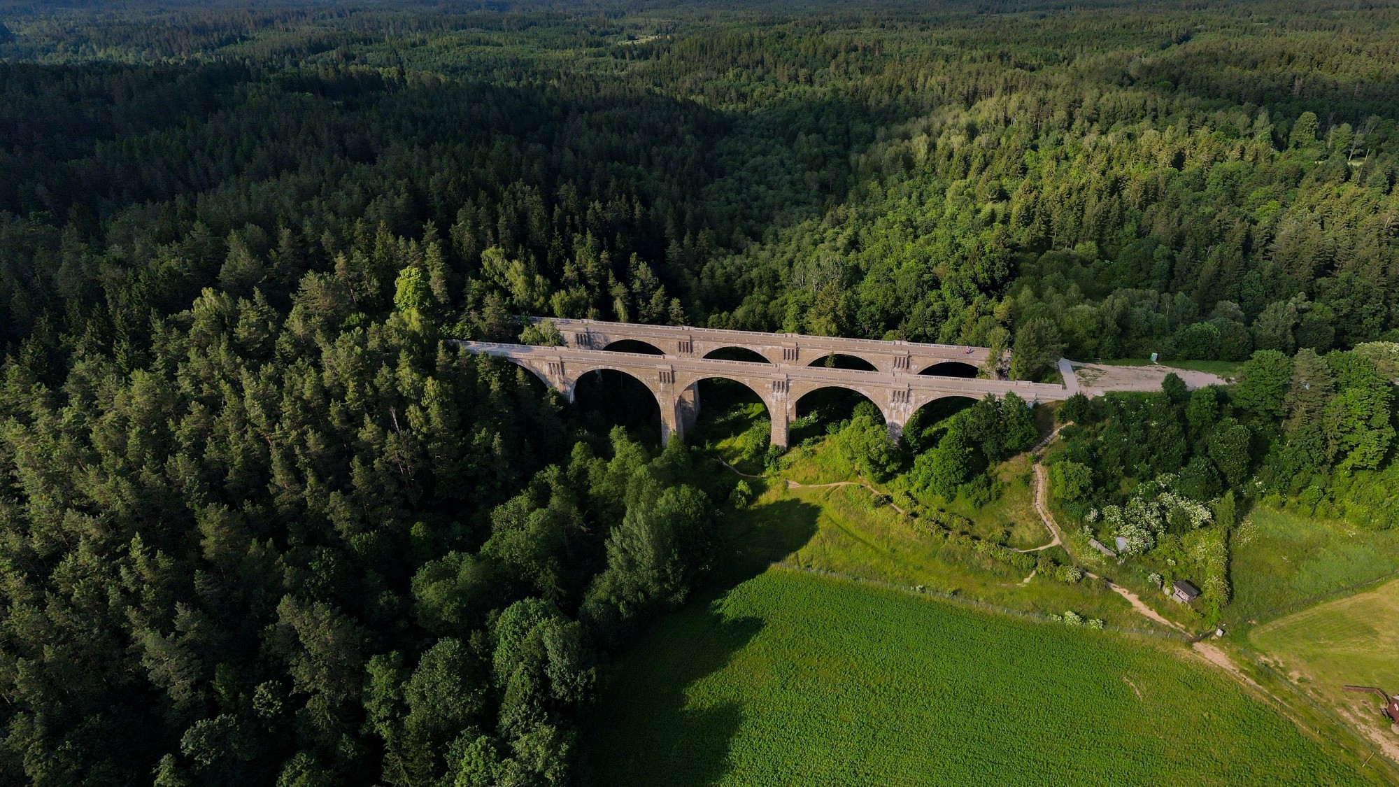 Piękne letnie krajobrazy z lotu ptaka - zdjęcie 11