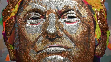 Portret Trumpa zrobiony z... monet. "Jest bogaty, ale tani"