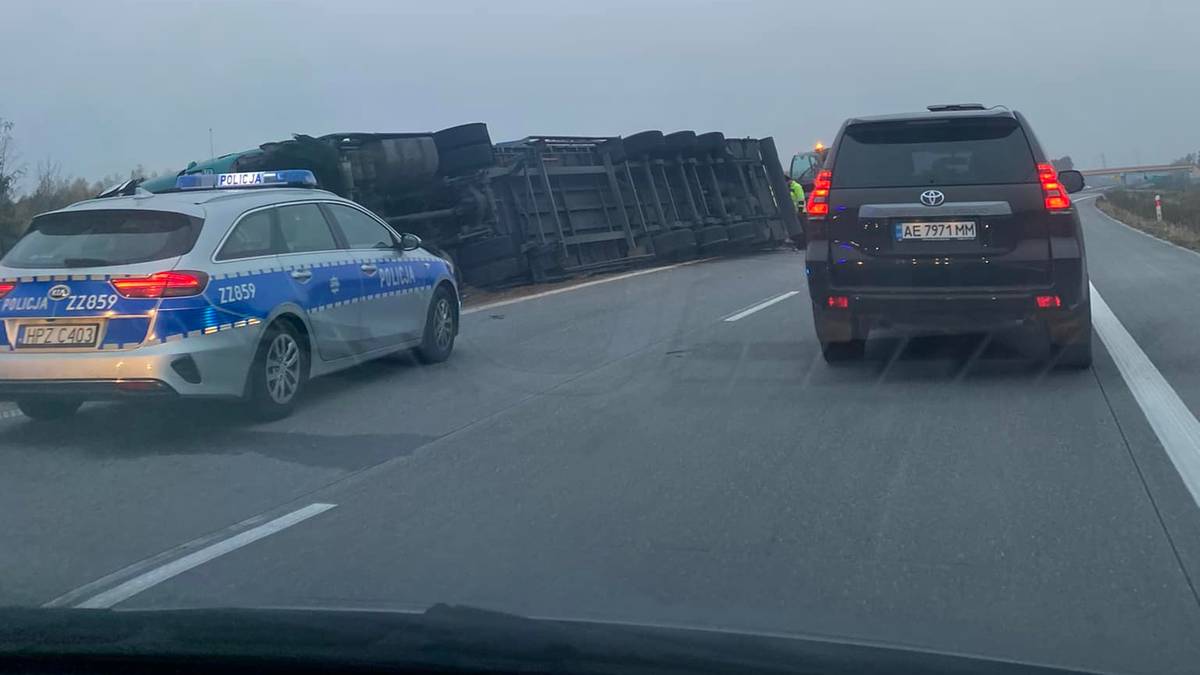 Groźny incydent na trasie S17. Kierowca trafił do szpitala