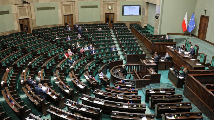 Sondaż Kantar. Poparcie w wyborach do Sejmu: ZP - 32 proc.; KO - 25 proc.; Polska 2050 - 10 proc.