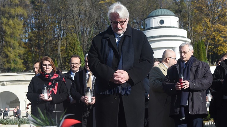 "Chcę, by miejsca pamięci były zorganizowane zgodnie z prawem". Szef MSZ złożył hołd obrońcom Lwowa na Cmentarzu Orląt
