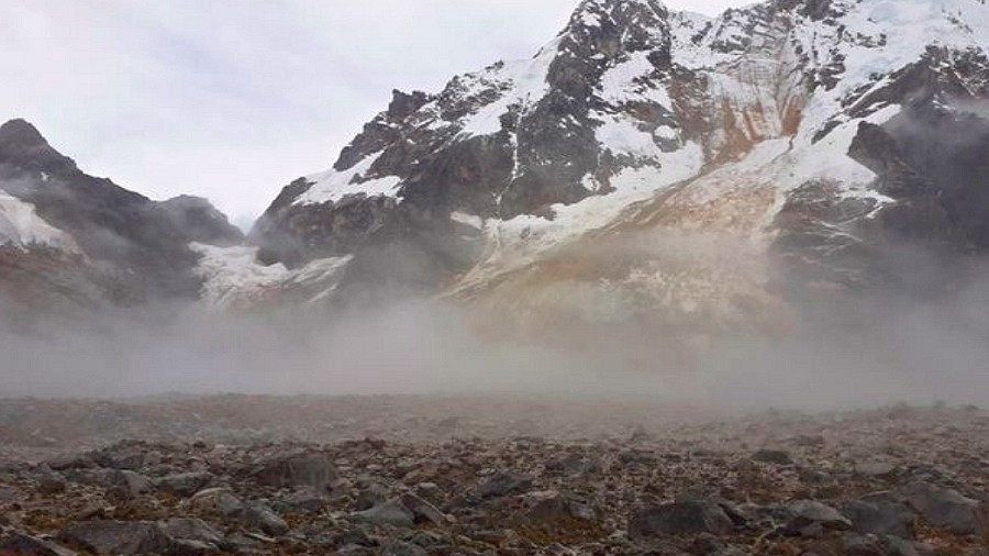 Lawinisko po rozpadzie lodowca na górze Salkantay. Fot. Benito Moncado / Diario Correo.