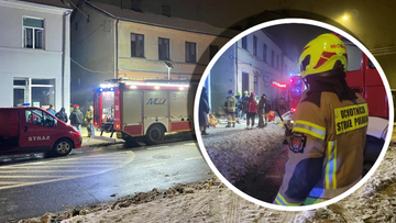 Pożar kamienicy. Ogień odciął wyjście na klatkę schodową