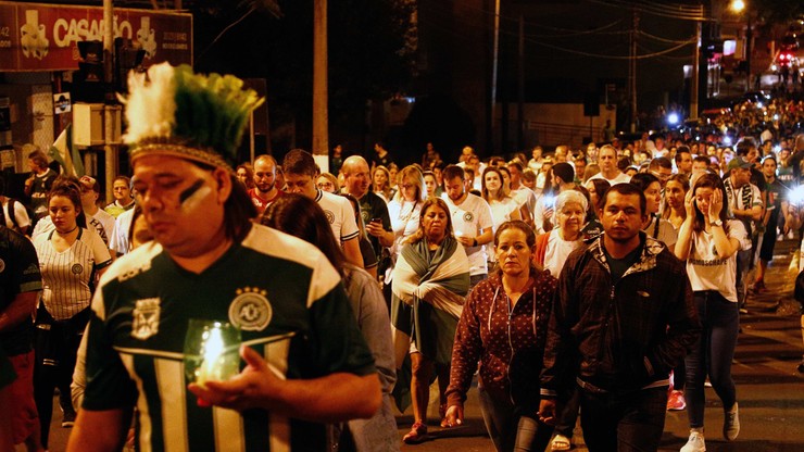 Tysiące osób uczciło pamięć piłkarzy Chapecoense w rocznicę tragedii