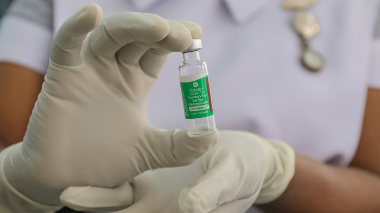 Skuteczność szczepionki AstraZeneca. Uniwersytet Oksfordzki zabiera głos