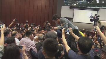 Bójka w parlamencie w Hongkongu; cztery osoby z obrażeniami