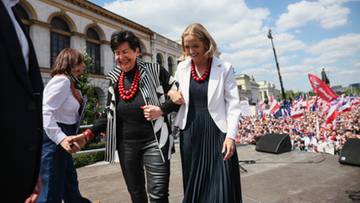 Senyszyn skradła show. Przekazała "insygnia imperatorki"