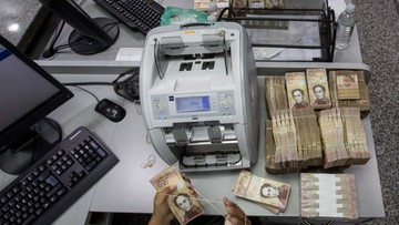 Banknoty o nominale 100 bolivarów dłużej w obiegu