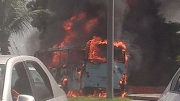 Brazylia: kazali pasażerom wysiąść. Później spalili 17 autobusów