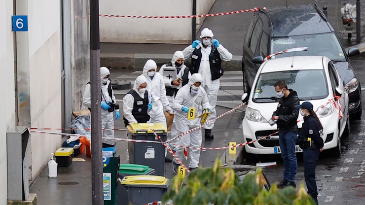 Atak nożownika w Paryżu. Sprawca myślał, że atakuje redakcję "Charlie Hebdo"