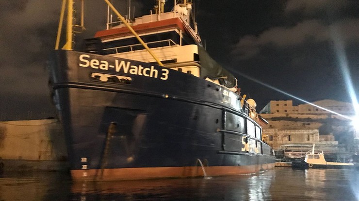 KE apeluje do krajów Unii o przyjęcie migrantów z dwóch statków na Morzu Śródziemnym