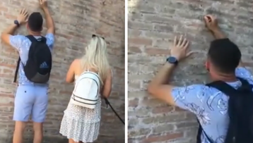 Na słynnej budowli wyrył imię dziewczyny. "Romantyka" szuka rzymska policja