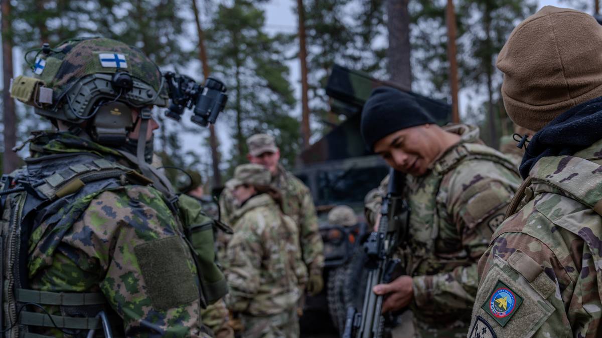 Do wojska z własną bronią, amunicją i dronem. Finowie zmienili wytyczne