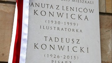 Odsłonięto tablicę poświęconą Danucie i Tadeuszowi Konwickim
