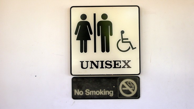 Uczennice nie chcą korzystać z neutralnych płciowo toalet wspólnie z chłopcami