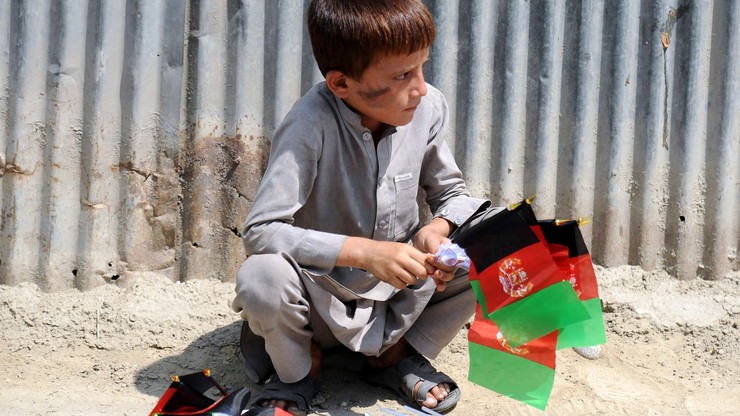 "Narażają tysiące dzieci". Raport HRW o działaniach afgańskiego wojska