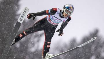 Austriackie podium podczas konkursu w Engelbergu. Zniszczoł na 14. miejscu