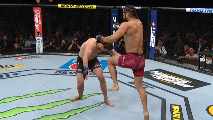 UFC 239: Najszybszy nokaut w historii! Masvidal zmasakrował Askrena latającym kolanem (WIDEO)