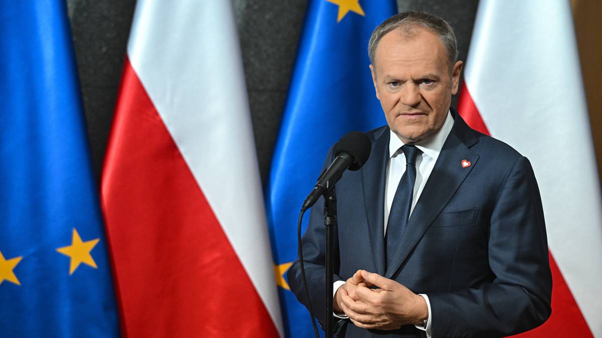 Tusk opuścił wcześniej posiedzenie RBN. Premier wyjaśnia