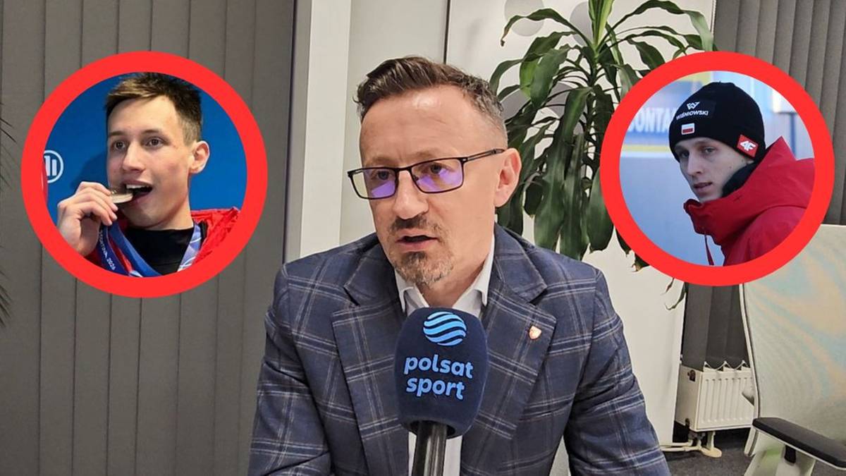 Adam Małysz przemawia do mikrofonu Polsat Sport, z lewej strony zdjęcie Kacpra Tomasiaka, z prawej zdjęcie Pawła Wąska.