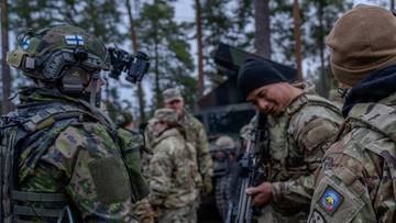 Do wojska z własną bronią, amunicją i dronem. Finowie zmienili wytyczne