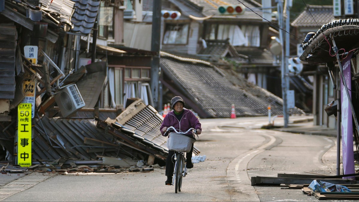 Japonia. Trwa akcja ratunkowa po trzęsieniu ziemi. Brakuje prądu i żywności
