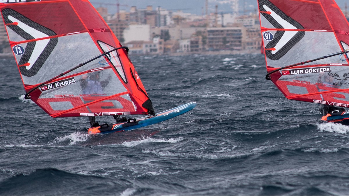 Włoch i Norweżka mistrzami Europy w windsurfingowej klasie iQFoil