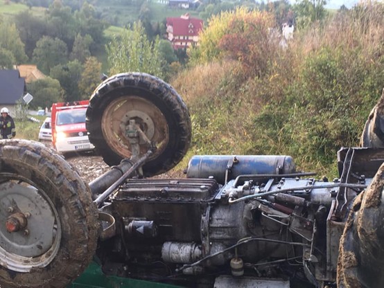 Wypadek na Podhalu. Przewrócony ciągnik przygniótł traktorzystę