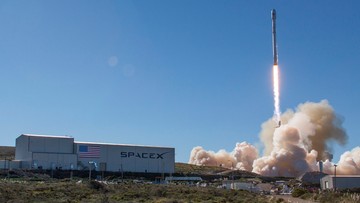 Udany start rakiety firmy SpaceX w Kalifornii