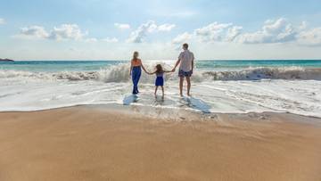 Gdzie na wakacje z dziećmi? Oto pięć polecanych kierunków, które nie zrujnują portfela