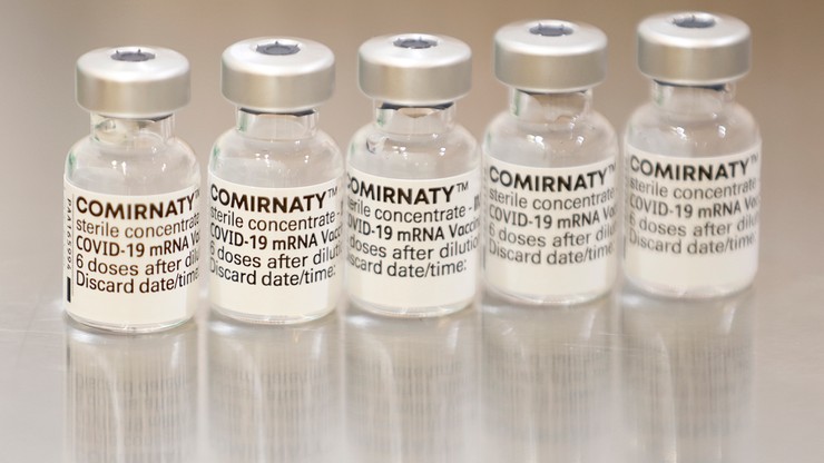 USA. FDA zatwierdziła trzecią dawkę szczepionki dla określonych grup w USA