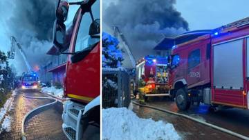 Płonie hala w Skawinie. Setka strażaków gasi pożar, słup dymu nad miastem