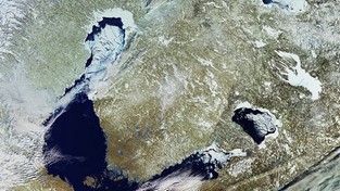 23.12.2020 07:00 Morze Bałtyckie zaczęło zamarzać. Pokrywę lodową o grubości 10 cm uwiecznił satelita [ZDJĘCIE]